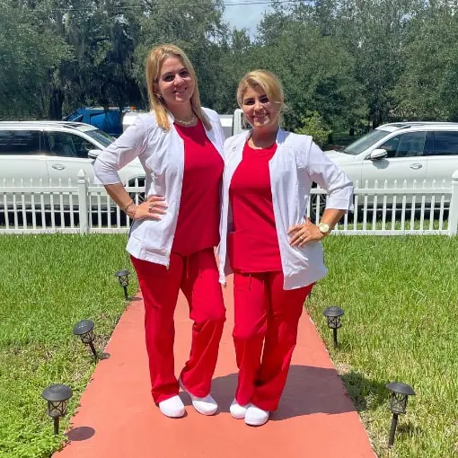 Outdoor patio and secure garden area for seniors at Lizandra ALF 33604